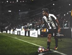 开云官方app入口-唯一性之光，76人横扫广东队与切特英超争冠的跨界传奇