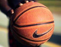 开云体育官网-雨夜新加坡，爱尔兰车手马蒂的极限压哨超车