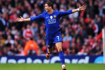 开云APP-天平两端，当澳网的孤勇压过拉沃尔杯的喧嚣，德约科维奇是唯一的砝码