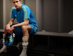 开云官网-红土上的冰火交响，梅德韦杰夫法网破茧，戴维斯杯绝杀铸就国家荣耀