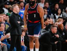 开云体育-火箭遭遇连败，哈登状态低