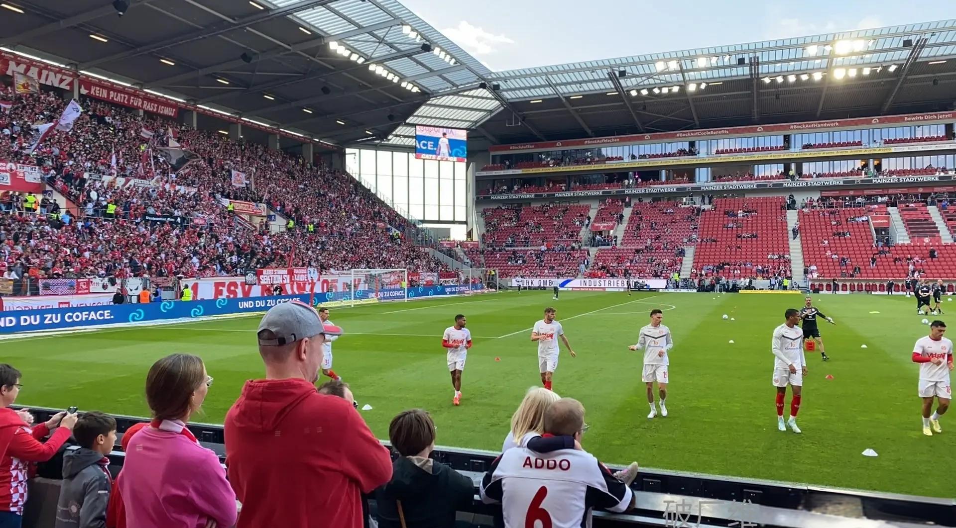 开云体育官网-奥格斯堡主场连胜，保持不败战绩