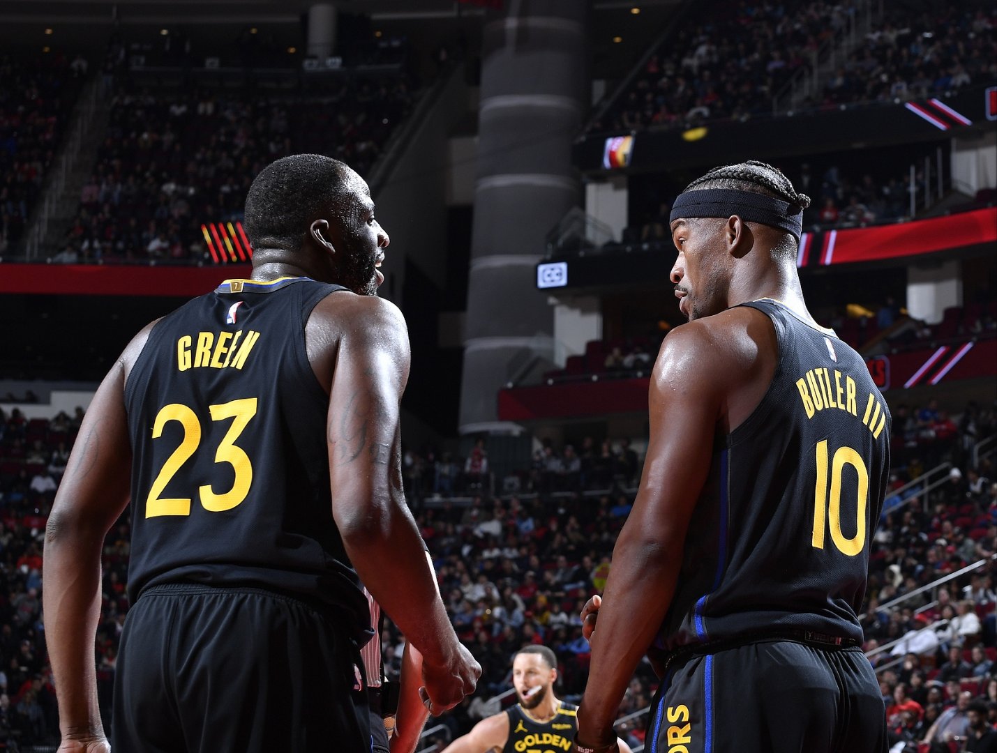 开云体育下载-雄鹿连胜终结，遭遇湖人逆袭