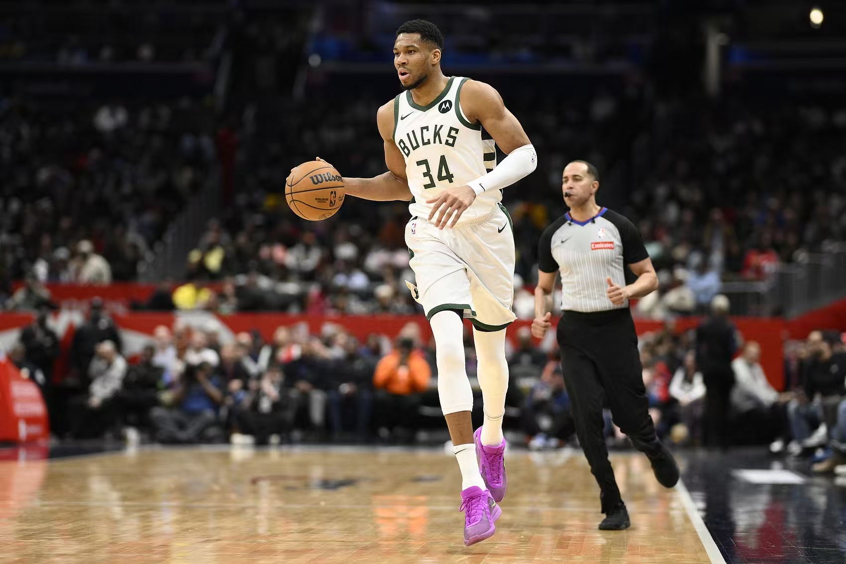 开云体育下载-雄鹿连胜终结，遭遇湖人逆袭