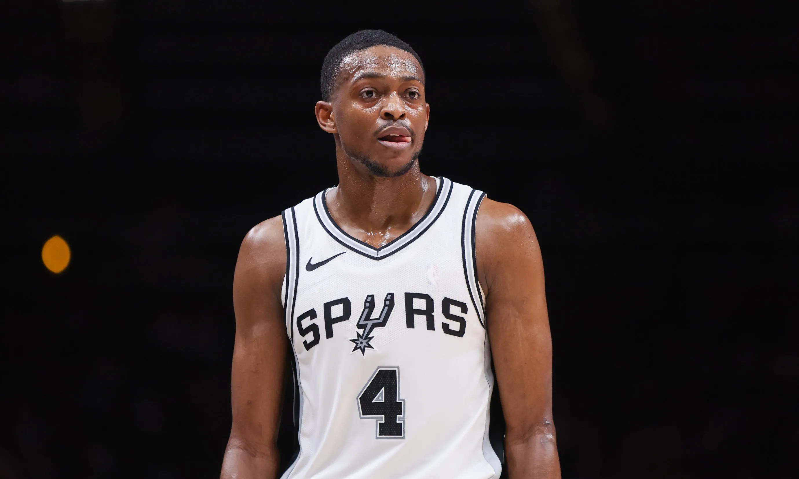 开云体育在线-马刺战胜奇才，德罗赞关键时刻挺身而出