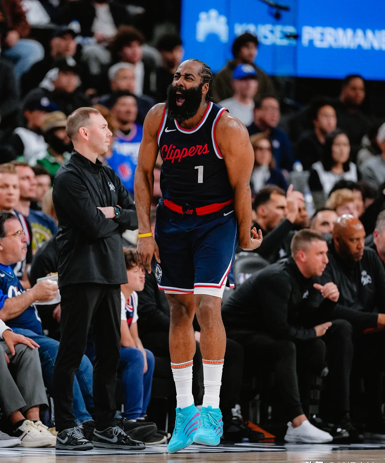 开云体育-火箭遭遇连败，哈登状态低