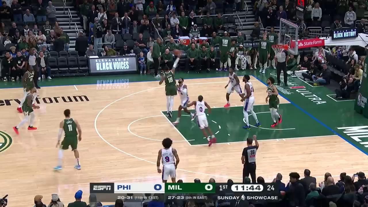 开云下载-开拓者客场胜76人，利拉德狂砍40分