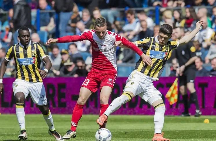 开云下载-弗赖堡主场战平卡尔斯鲁厄，难以取得胜利