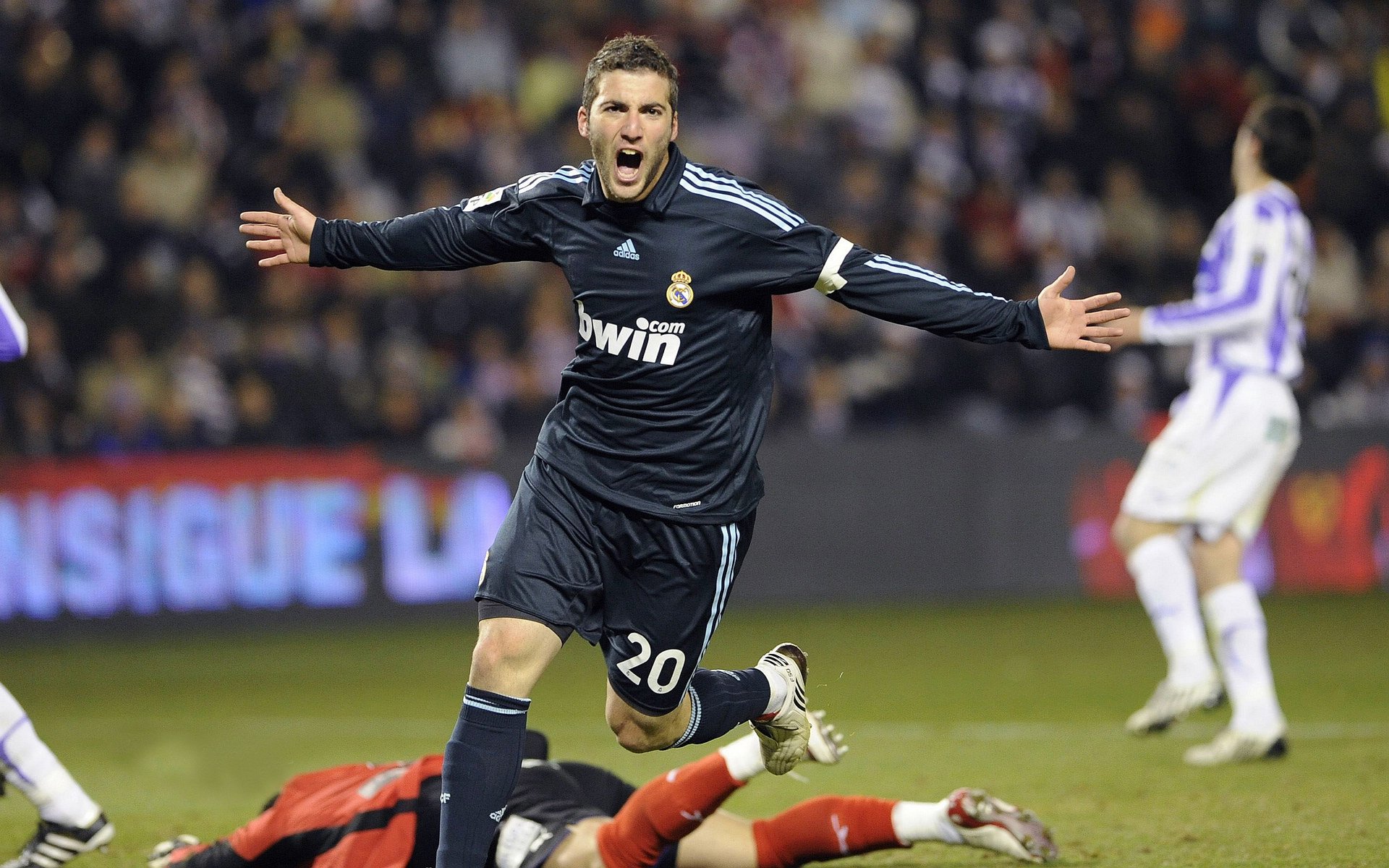 开云体育app-炽热齿轮与雄狮之舞，巴尔韦德的掌控力与塞内加尔足球的精神击溃