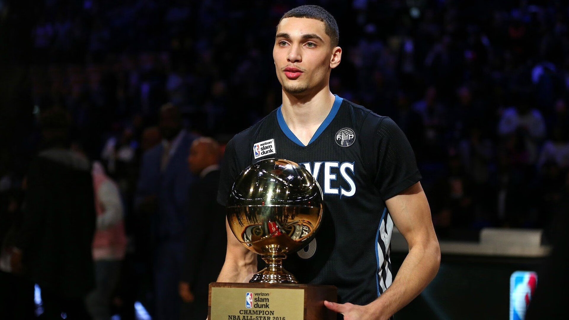 开云体育官网-雨夜新加坡，爱尔兰车手马蒂的极限压哨超车