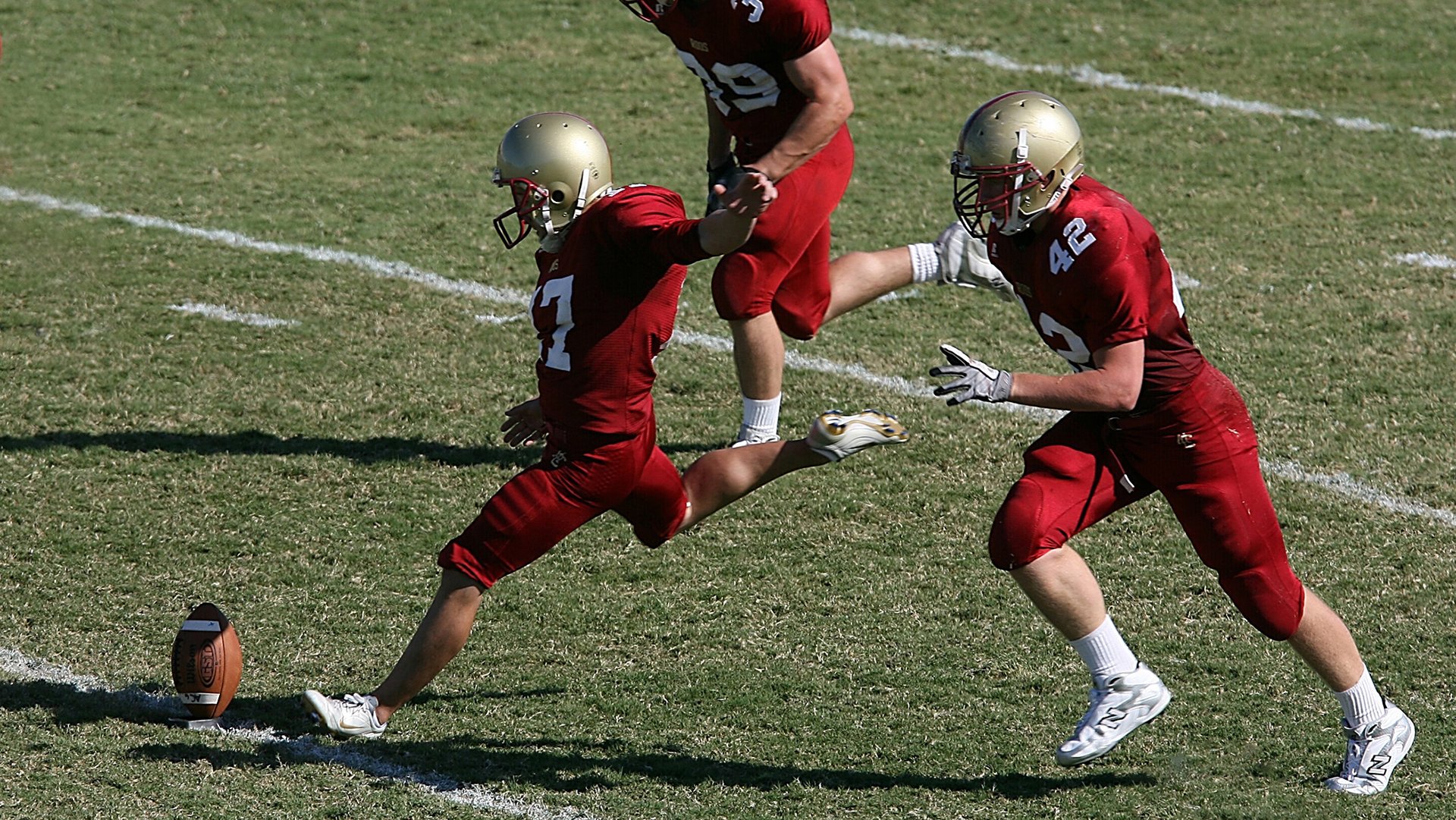 开云体育登录-银色流星撕裂红牛王朝,塞恩斯逆袭点燃巴塞罗那的火焰